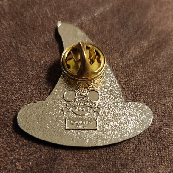 Gold Wizard Hat Pin - Picture 2 of 4
